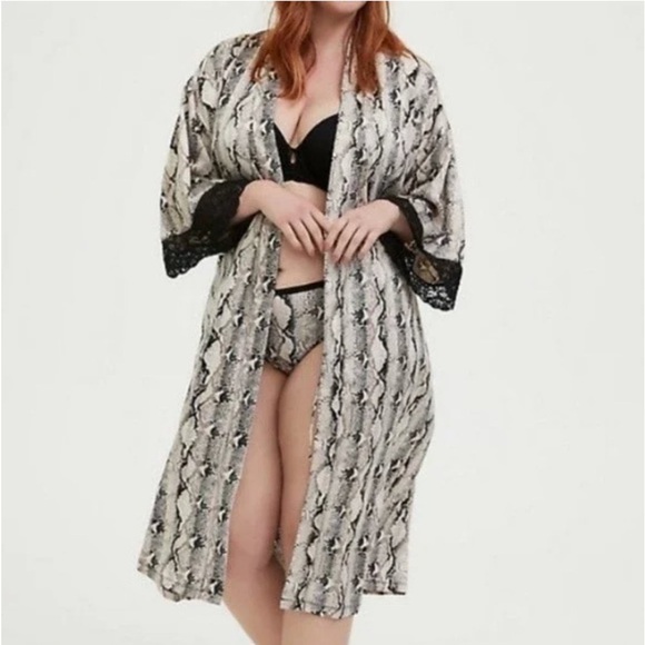 torrid Other - Torrid Snake Print Robe Size 2